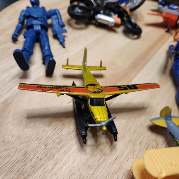 Mixed Toy Lot – Small Figurines, Planes & Bikes - Picture 4 of 9